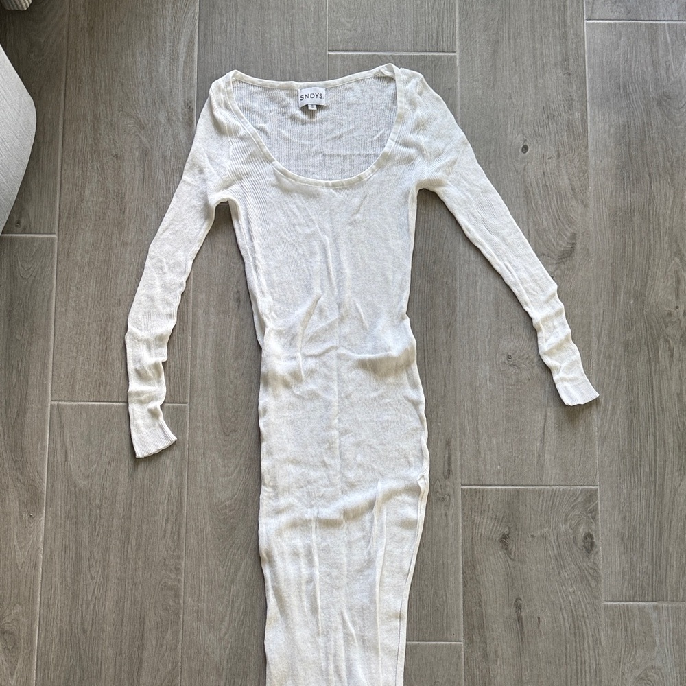 Sndys Elegant White Maxi Dress
Cover up